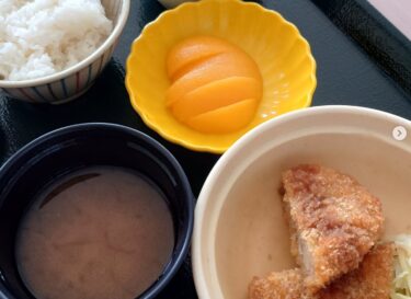 4月12日（土）本日のお昼ご飯です！コロッケがメインのおかずとなっています(*^^*) コロッケ美味しいよねーと言いながら食堂に向かうご利用者様もいらっしゃいました^⁠_⁠^【特別養護老人ホーム永楽園】