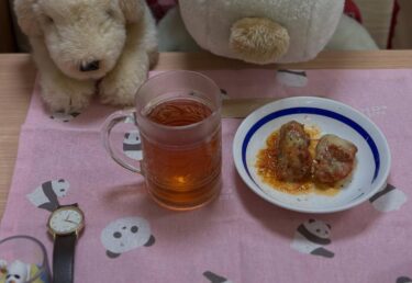 ☀️🌞 15 เมษายน (วันอังคาร) ของว่างของฮามิจัง: ไก่ย่างกับมะเขือเทศและชีสและโชจูและชาเขียวคั่ว ฮามิจังเท่มาก 😊【ครัวเซย์เซย์】