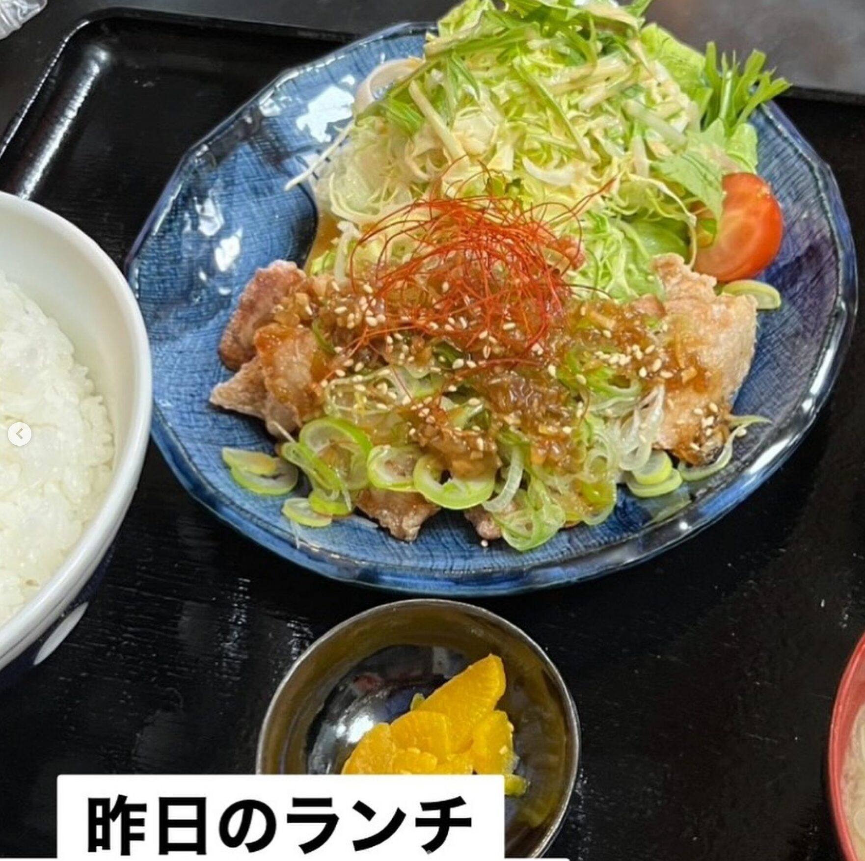🌻 4月22日（火）本日の日替わりランチ：豚肉の油淋鶏定食でした！🍚【お食事処向日葵】