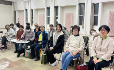 Yeni ilin ilk məşqi 3 aprel cümə axşamı günü 14 nəfərlə keçirilib. Bu gün "Şair Miyukinin sevgisi və həyatı"na başlayıram. Bu il də müxtəlif mahnılarla belə qarşılaşacağıq ♪♪♪ [Hokuryu Town Sunflower Chorus]