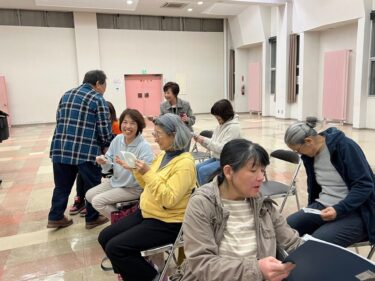 4月10日(木)  暖かくて穏やかな日。 そんな一日の締めはコーラスです。今日歌ったのは「群青」「静かな雨の夜に」「真夏の果実」「さくら」「星のゆめ￼」【￼北竜町ひまわりコーラス】