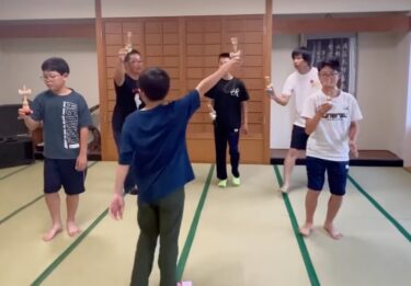 最近学童でけん玉ブームだって聞いて、何がその要因になったか聞いたら、新しいけん玉が増えたってことと、けん玉クラブに来てる子が、できない子に教えてあげてるんだって聞いて、すごく嬉しくなったなー【北竜けん玉クラブ】