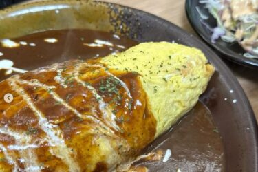 ☀️🌞 ข้าวออมเล็ตสุดภูมิใจของเราสามารถเปลี่ยนเป็นซอสเดมิกลาสได้ในราคาเพิ่ม 100 เยน ลองทำดูนะคะ ~ [Kitchen Seisei]