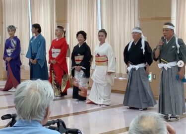 先日の剣詩舞（けんしぶ）のご様子になります ♪  演舞が終えた後は利用者の皆さん大きな拍手をしていました ♪【特別養護老人ホーム永楽園】
