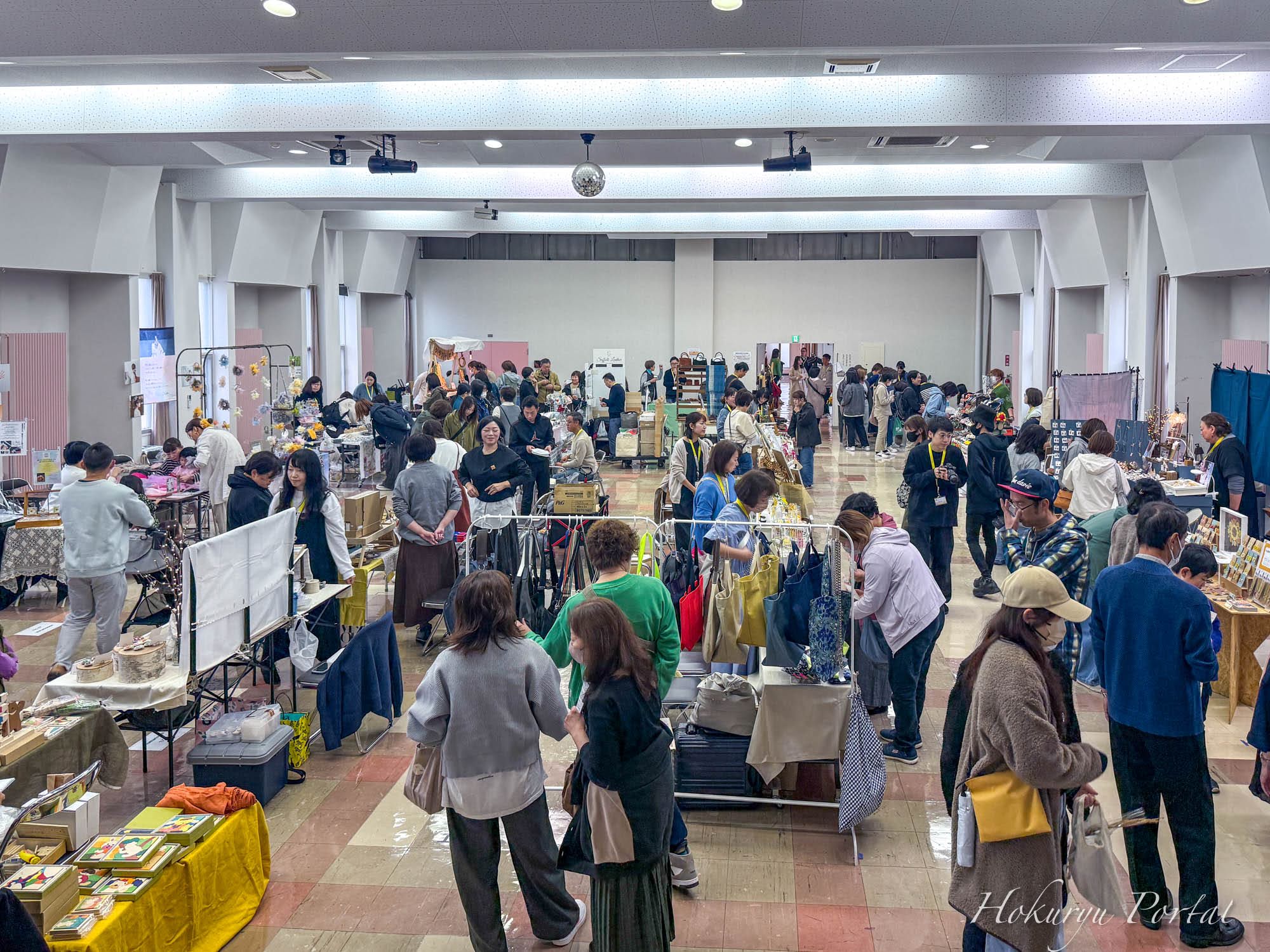 手仕事の温もりが、人と人の「和」を紡ぐ「北竜町 ひまわりのまちクラフトマルシェ 2025」感動の記録