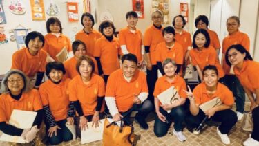 Pada hari Sabtu, 18 Oktober, kami mengadakan konser mini di Pusat Keselamatan Hidup Kota Numata. 17 orang bernyanyi. Ini adalah penampilan kedua kami bersama, setelah penampilan sebelumnya dua tahun lalu. [Paduan Suara Bunga Matahari Kota Hokuryu]