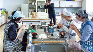 真竜小学校5年生「稲作体験・収穫祭」おむすび ＆ お味噌汁作り