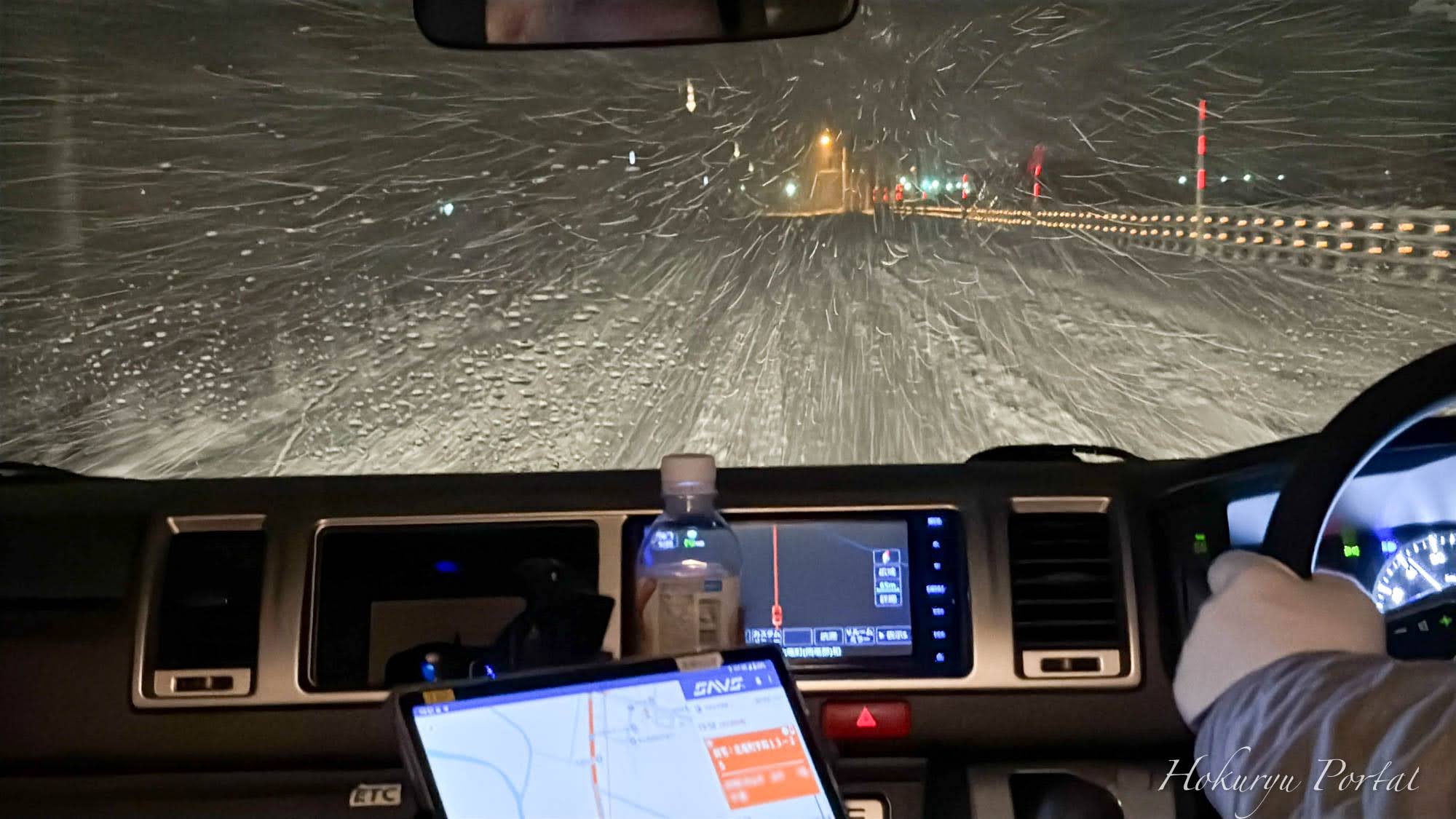 吹雪の夜、命を運ぶハンドルに感謝。北竜町地域公共交通「ひまわる」が繋ぐ安心の帰路