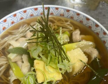 🌻 4月15日（水）本日の日替わりランチ：肉豆腐のせそば（温）でした ♪【お食事処向日葵】