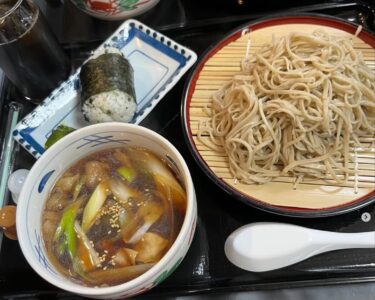 🌻 4月17日（金）本日の日替わりランチ：牛すじ蕎麦とおにぎりセット でした ♪【お食事処ひまわり】