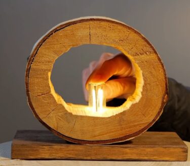 A small, luminous object born from the birch trees of Hokkaido. The "Birch Hollow Lamp" is created by hollowing out a birch trunk and gently placing a light inside. [Natural Design - Tatsuya and Hitomi Kamii]