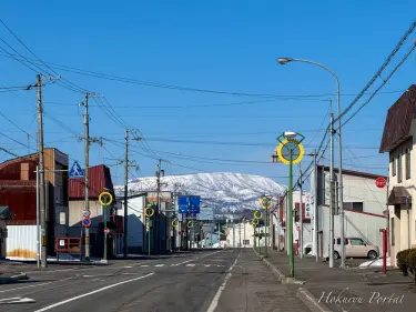 悠々と聳える恵岱岳