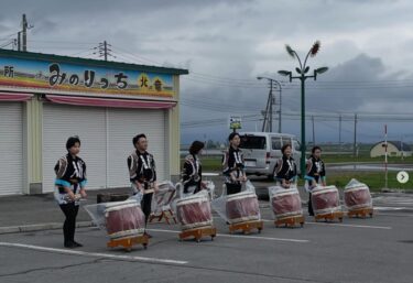みのりっち北竜昨日 5月9日（土）グランドオープンしました。昨日はあいにくの雨でしたが、オープン時間には何とか雨も止んでいて、北竜太鼓の演奏が無事出来ました【みのりっち北竜】